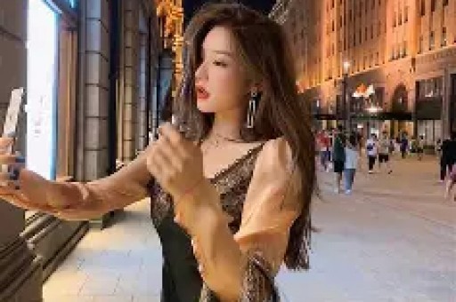 没想到出轨传闻线个月后许凯竟走上了另一条上坡路