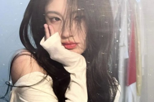震碎三观！女教师在丈夫出差期间出轨微信聊天记录和照片被曝光
